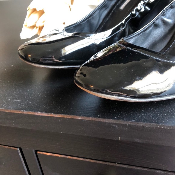 Vera Wang Lavender Ella Patent Leather Wedge - Picture 3 of 7